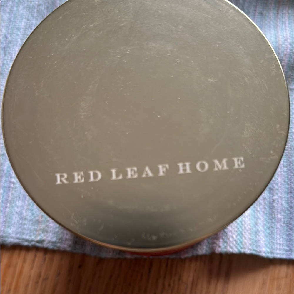 Red leaf home 2 wick candle